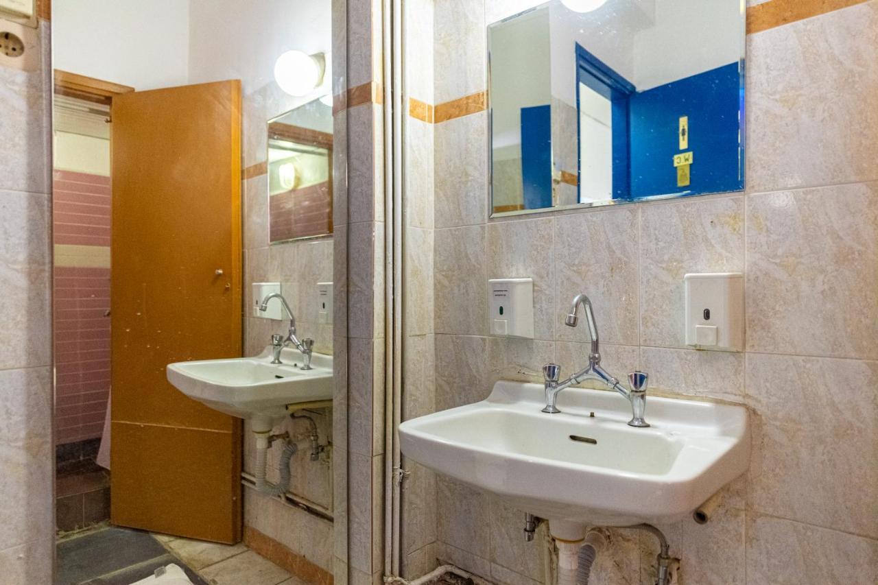 Dreibettzimmer mit Gemeinschaftsbad